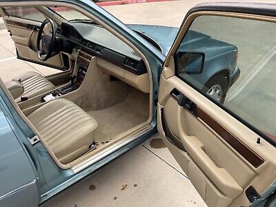 Mercedes-Benz-E-Class-1991-Blue-120862-17