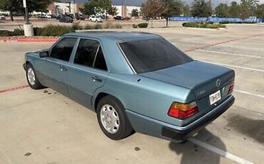 Mercedes-Benz-E-Class-1991-Blue-120862-5