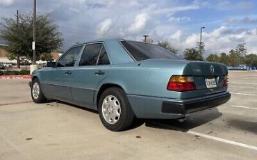 Mercedes-Benz-E-Class-1991-Blue-120862-6