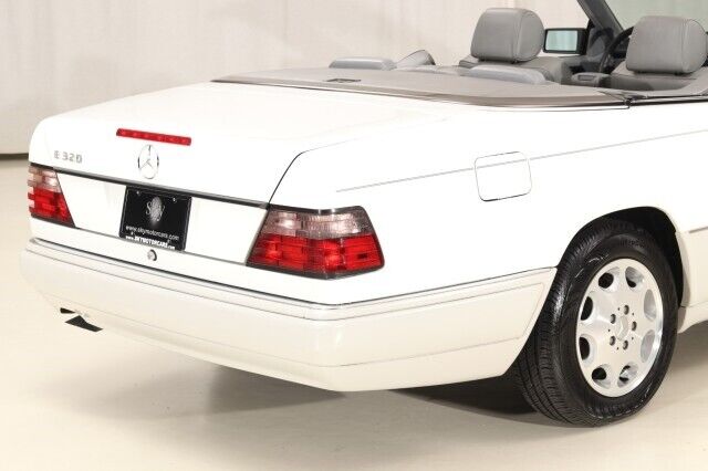 Mercedes-Benz-E-Class-Cabriolet-1995-12