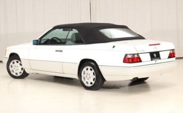 Mercedes-Benz-E-Class-Cabriolet-1995-27