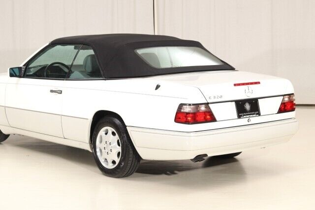 Mercedes-Benz-E-Class-Cabriolet-1995-28