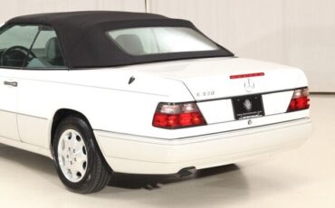 Mercedes-Benz-E-Class-Cabriolet-1995-29