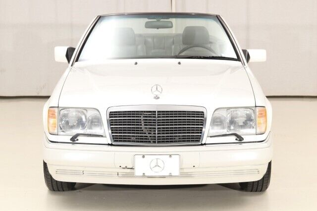 Mercedes-Benz-E-Class-Cabriolet-1995-4