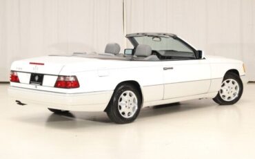 Mercedes-Benz-E-Class-Cabriolet-1995-9