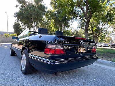 Mercedes-Benz-E-Class-Cabriolet-1995-Black-Black-127933-5