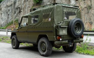 Mercedes-Benz-G-Wagon-Cabriolet-1982-24