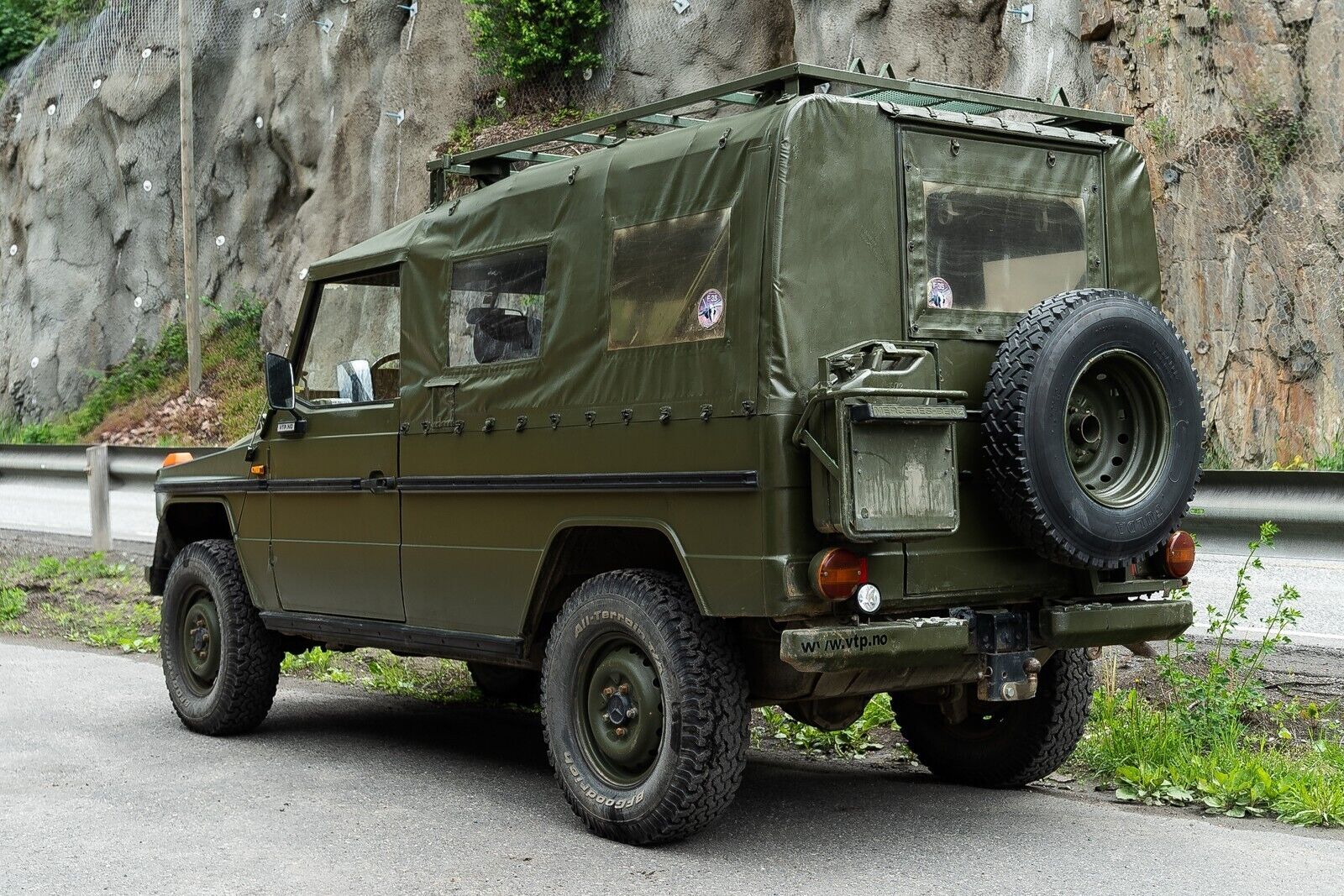 Mercedes-Benz-G-Wagon-Cabriolet-1982-24