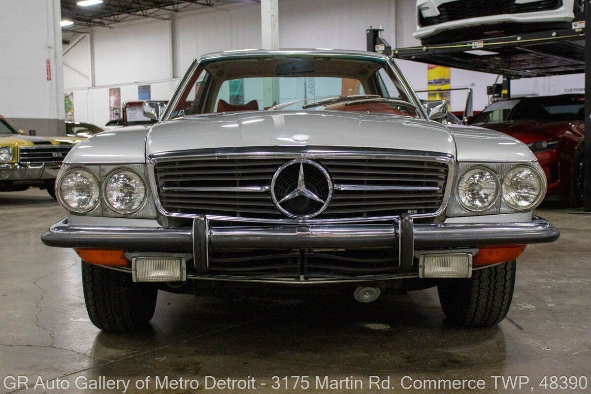 Mercedes-Benz-SL-Class-1972-Silver-Red-249028-11