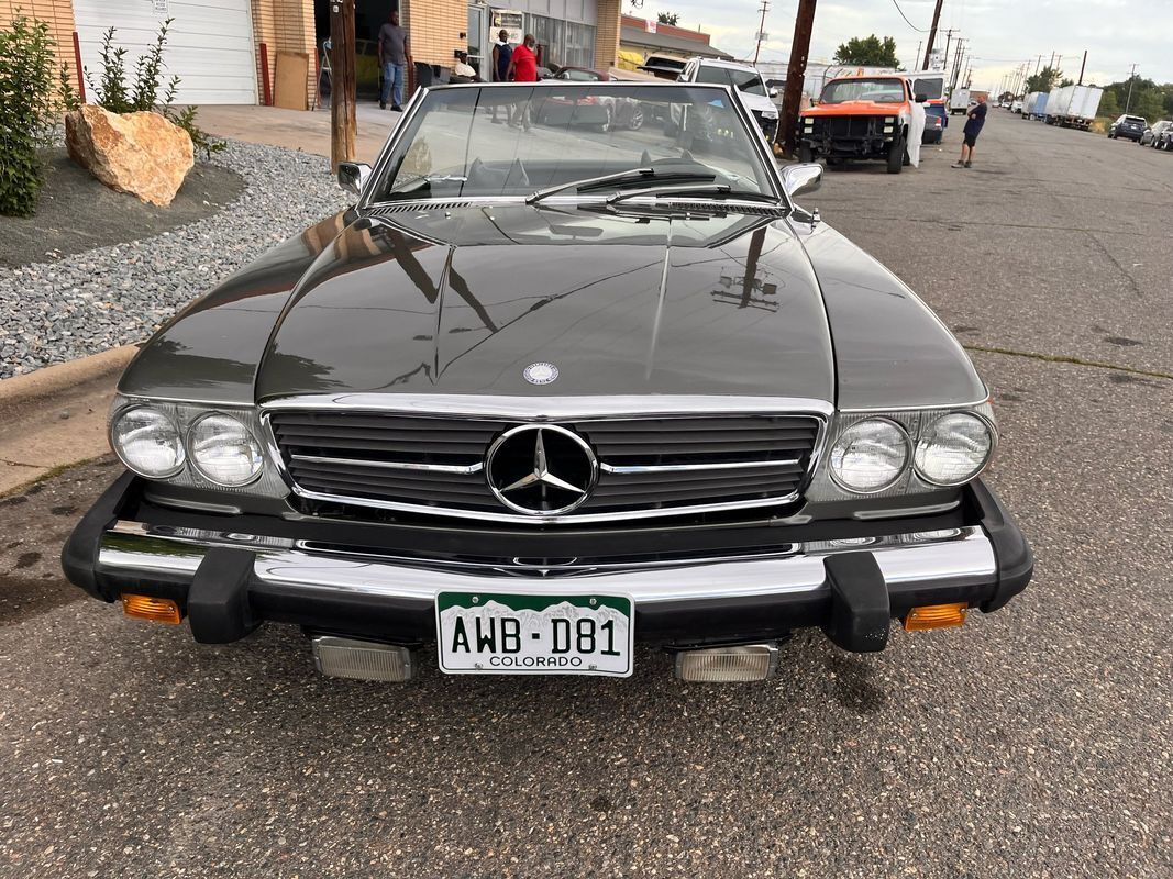 Mercedes-Benz-SL-Class-1974-Gray-Black-152435-18