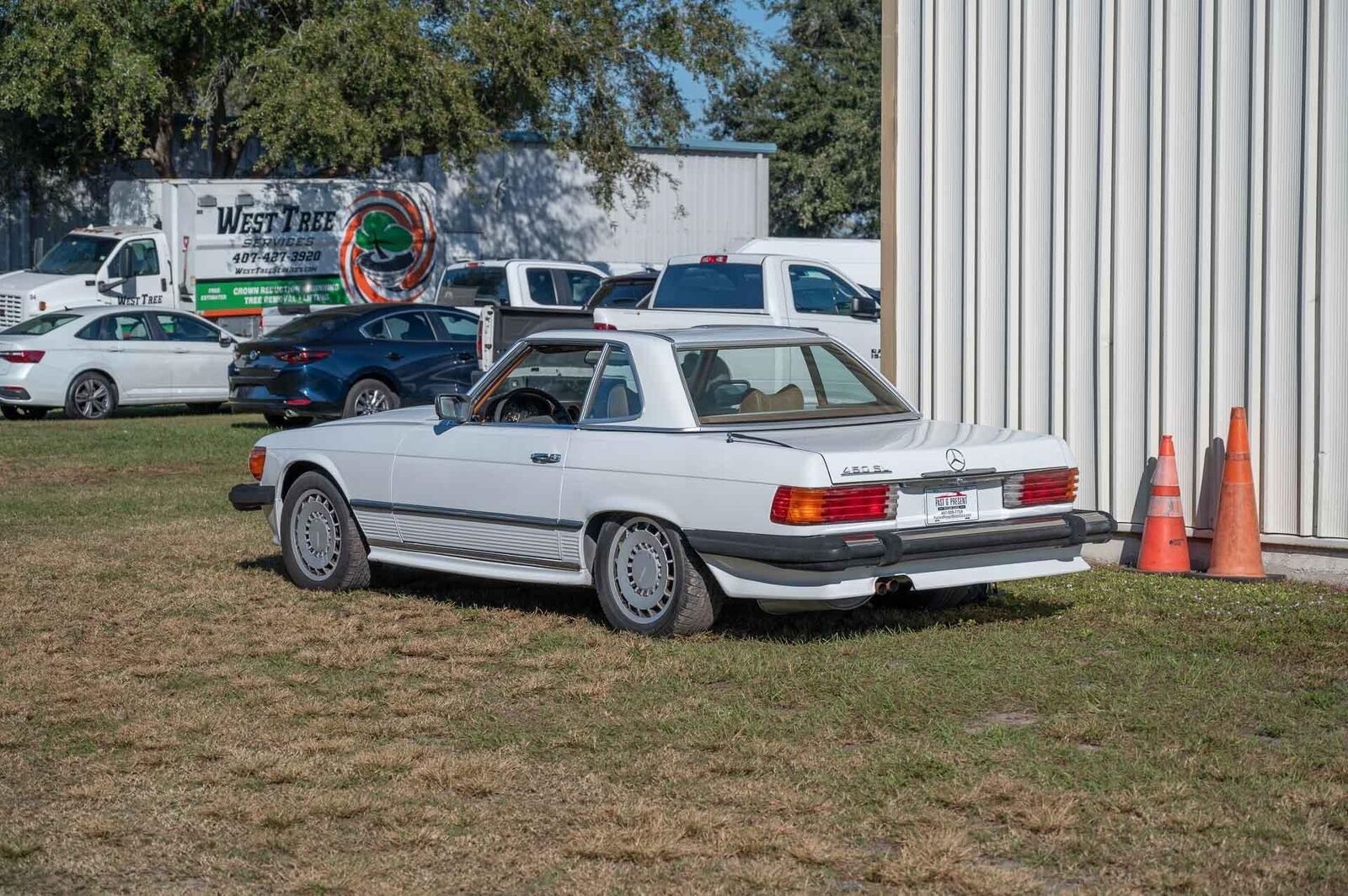 Mercedes-Benz-SL-Class-1977-3