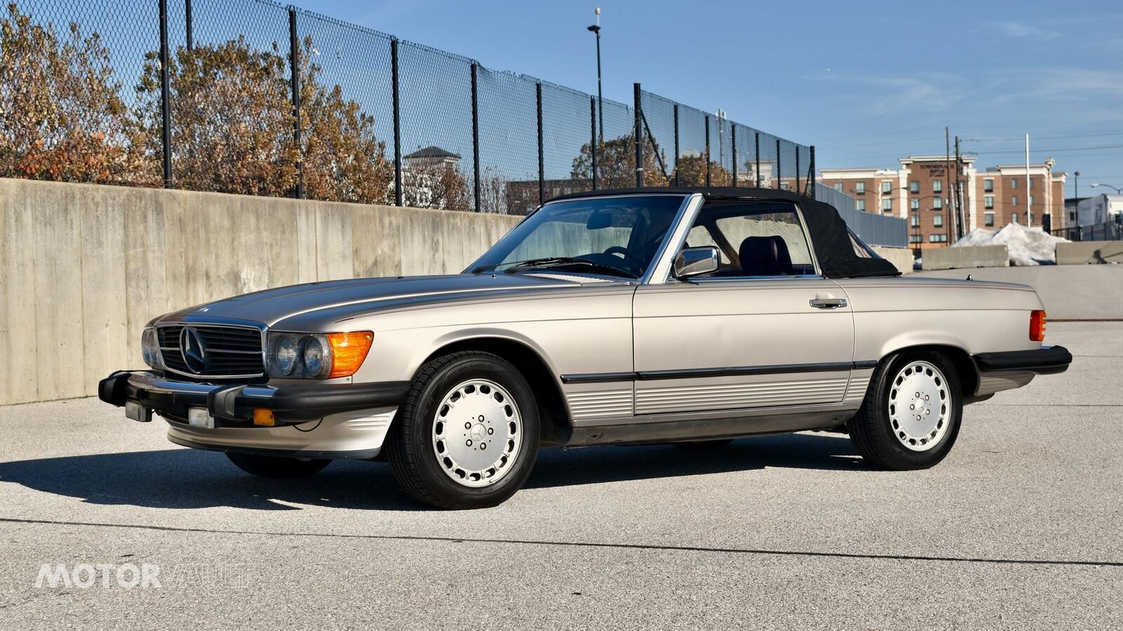 Mercedes-Benz-SL-Class-1986-Silver-Red-156732-1