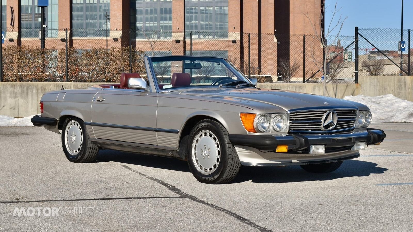 Mercedes-Benz-SL-Class-1986-Silver-Red-156732-25