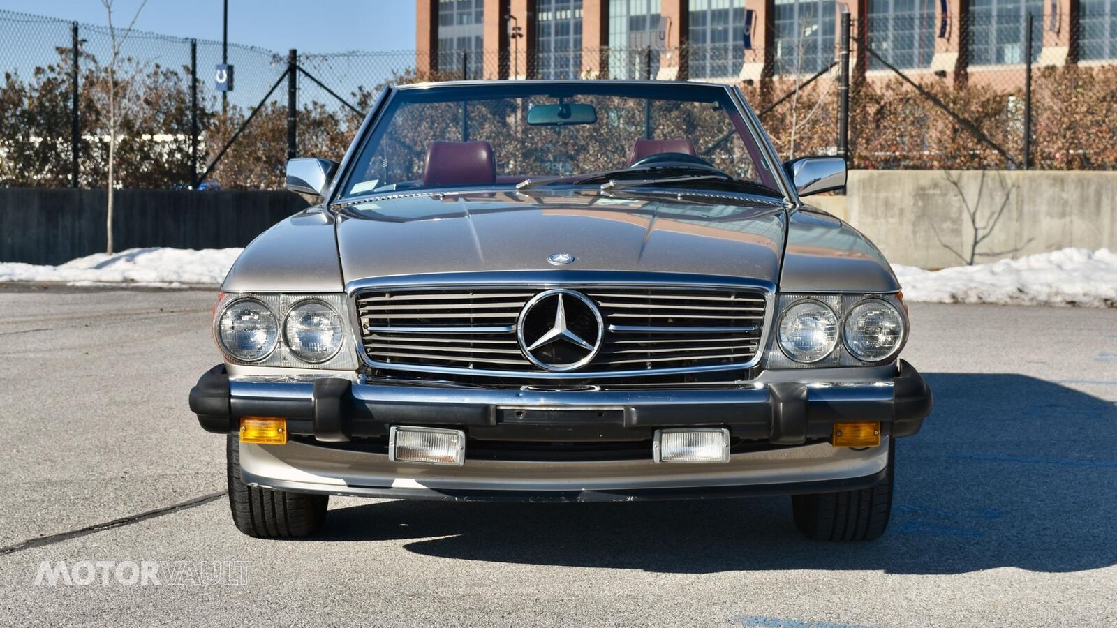 Mercedes-Benz-SL-Class-1986-Silver-Red-156732-26