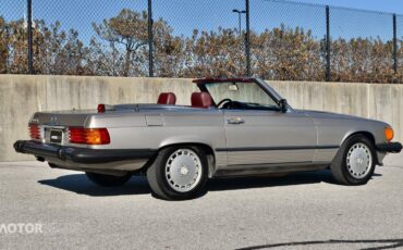 Mercedes-Benz-SL-Class-1986-Silver-Red-156732-30