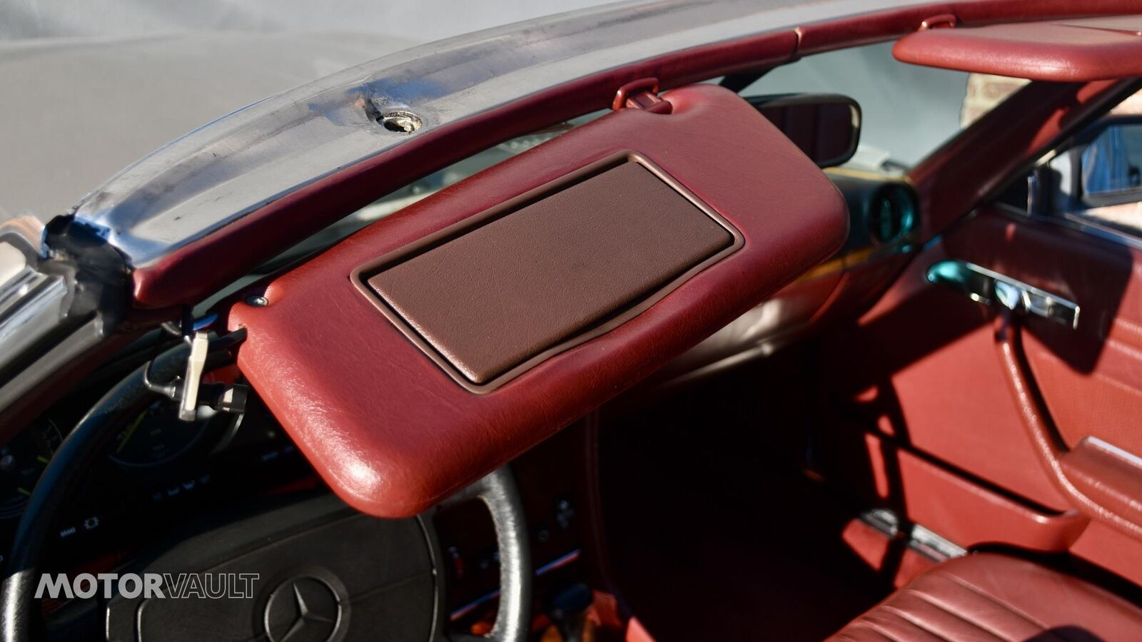 Mercedes-Benz-SL-Class-1986-Silver-Red-156732-34