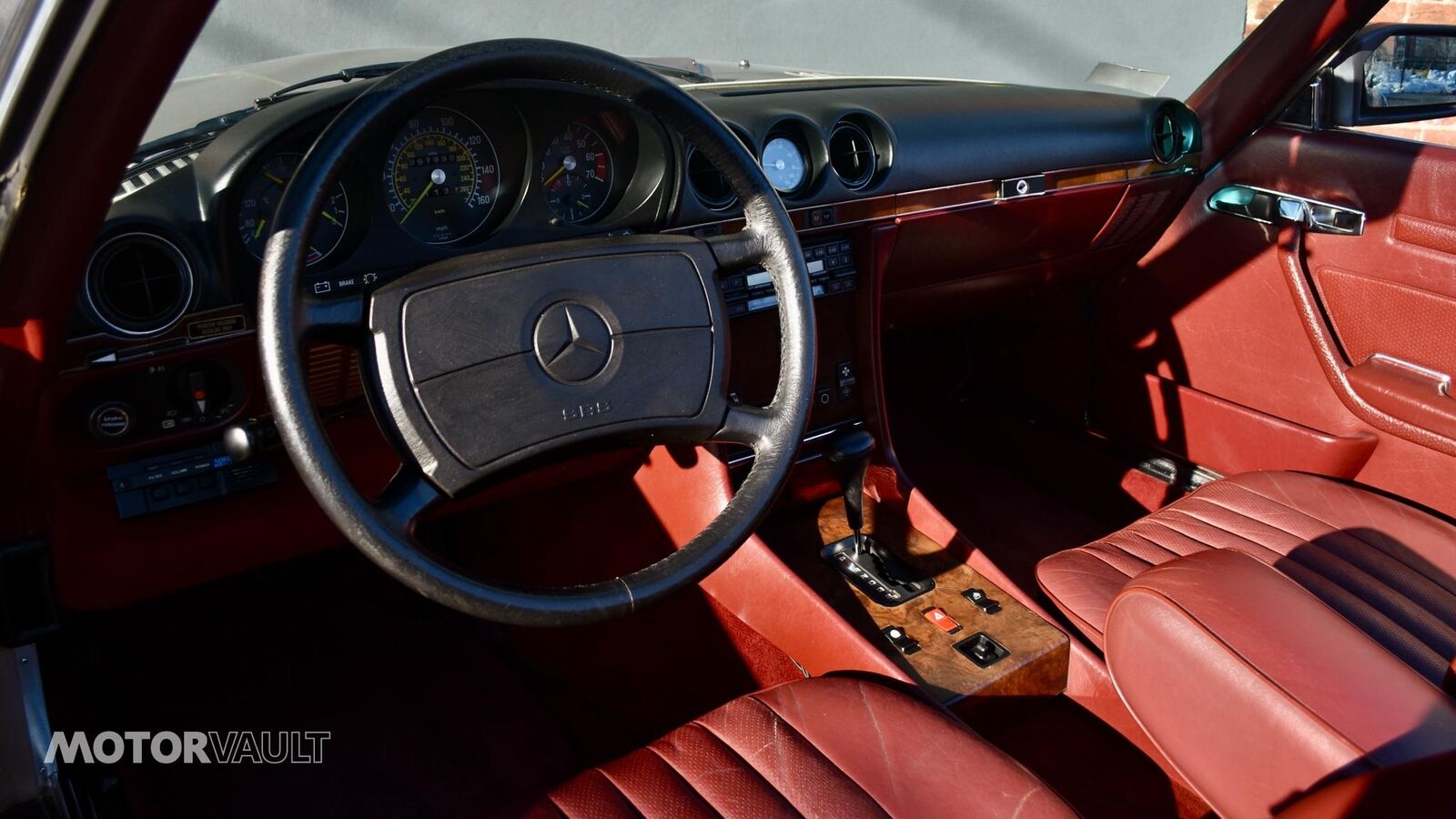 Mercedes-Benz-SL-Class-1986-Silver-Red-156732-35