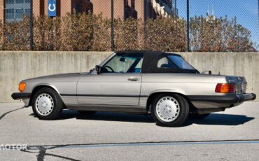 Mercedes-Benz-SL-Class-1986-Silver-Red-156732-5