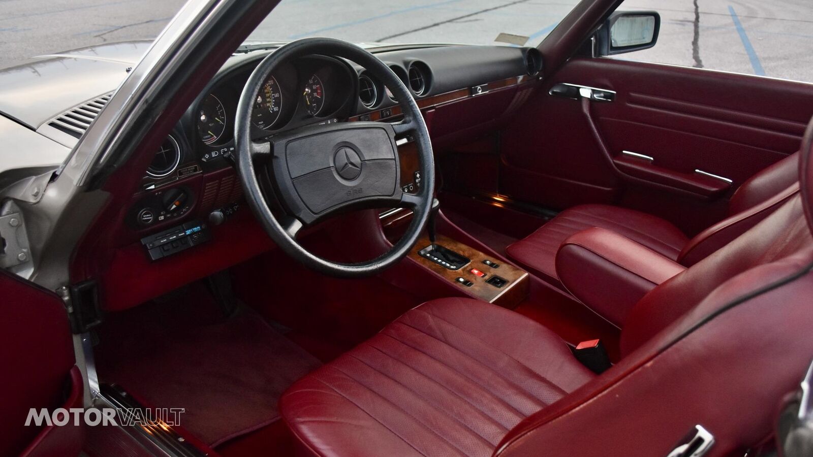 Mercedes-Benz-SL-Class-1986-Silver-Red-156732-7