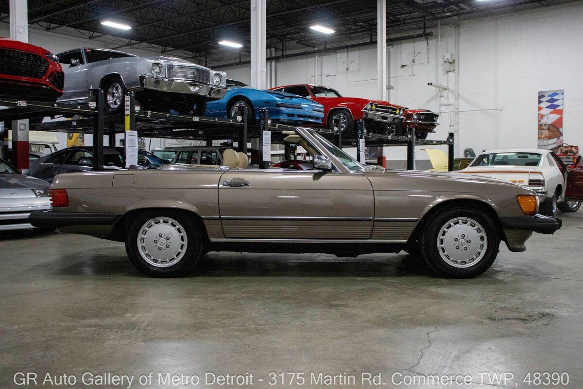 Mercedes-Benz-SL-Class-1987-9