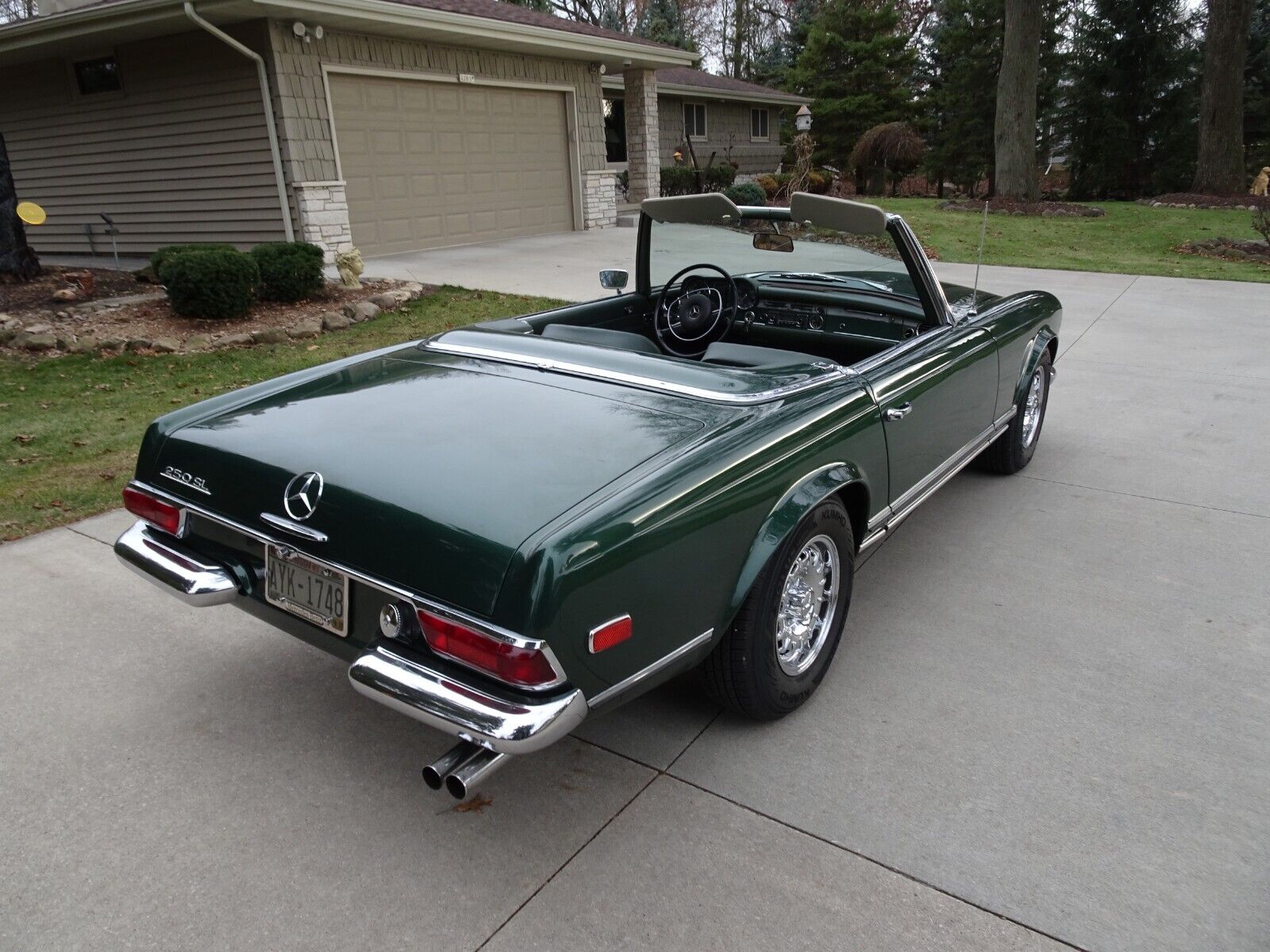 Mercedes-Benz-SL-Class-Cabriolet-1968-12