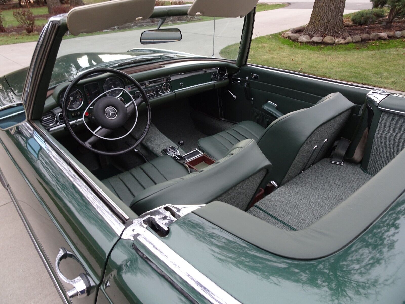 Mercedes-Benz-SL-Class-Cabriolet-1968-14