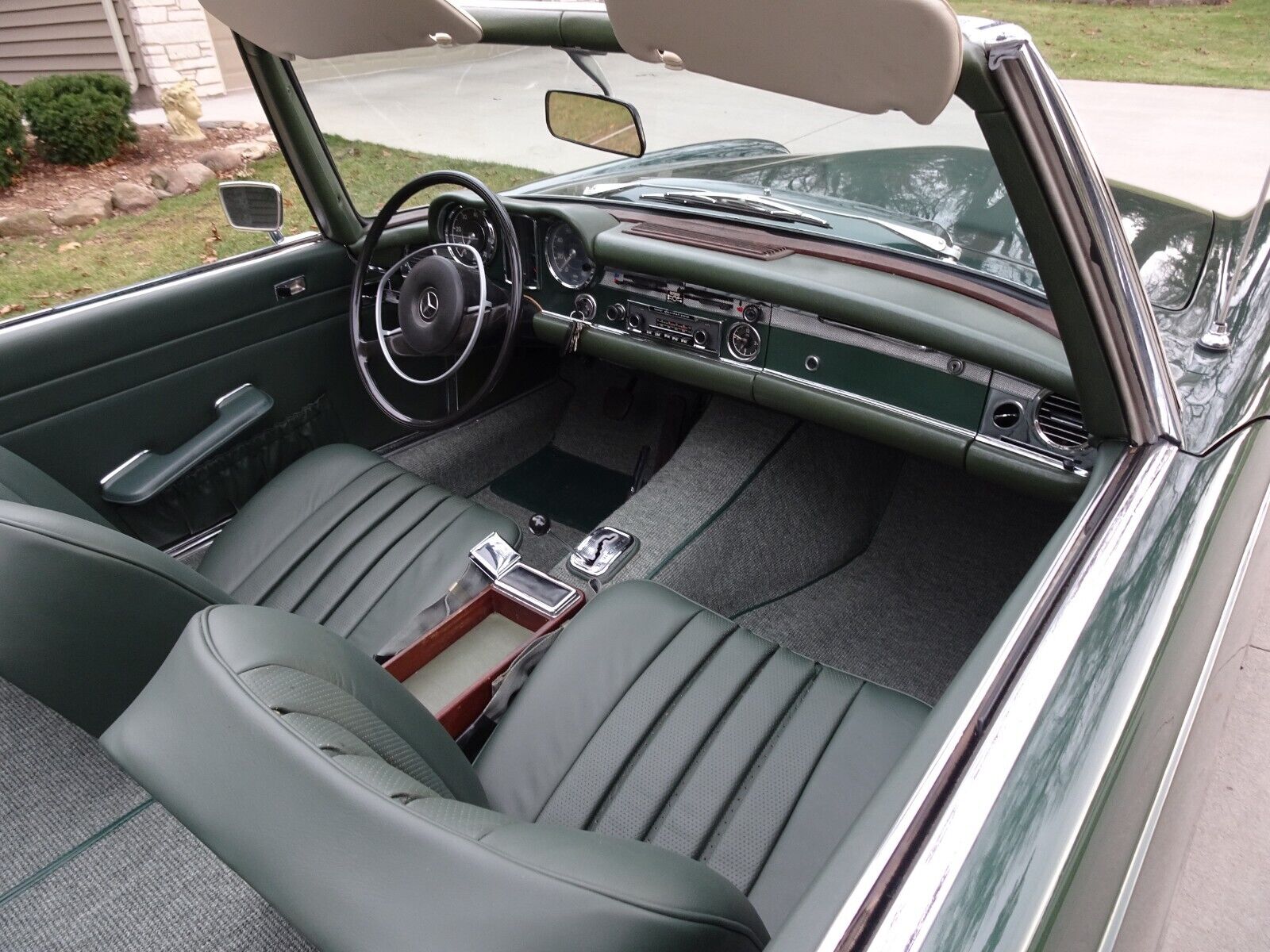 Mercedes-Benz-SL-Class-Cabriolet-1968-15