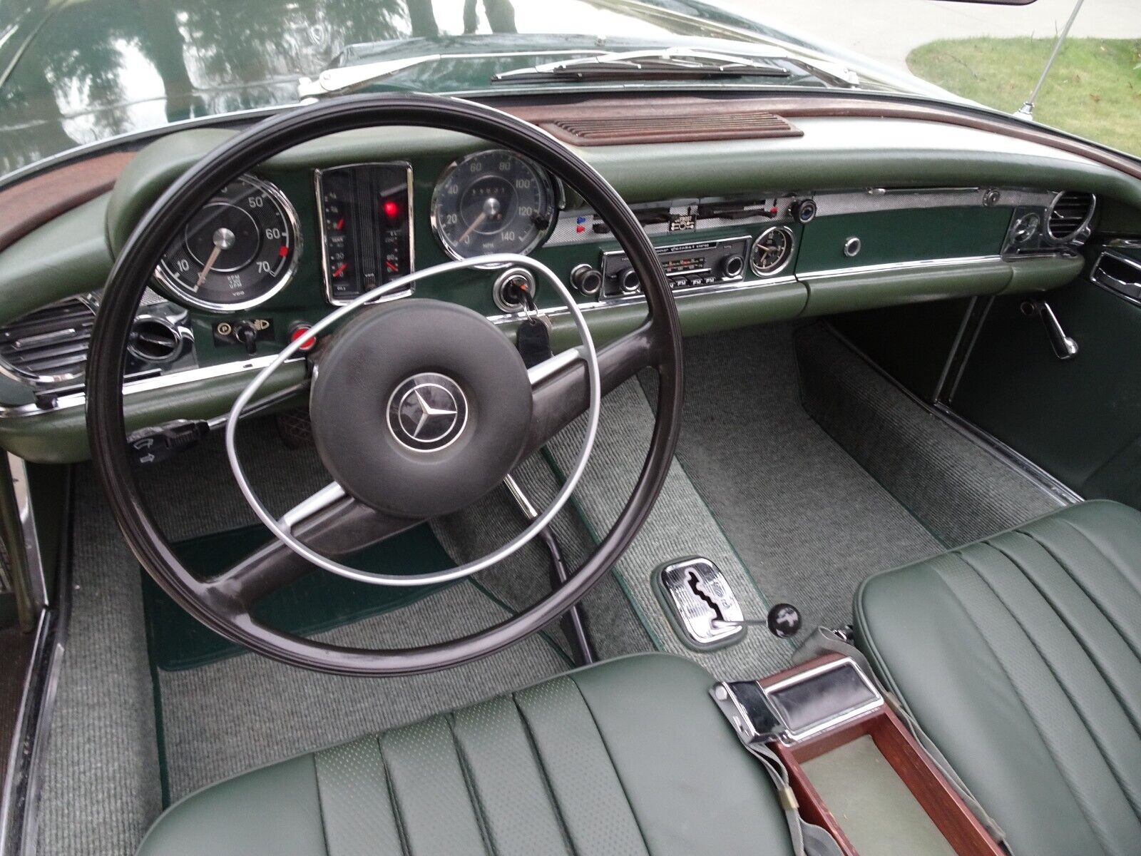 Mercedes-Benz-SL-Class-Cabriolet-1968-17