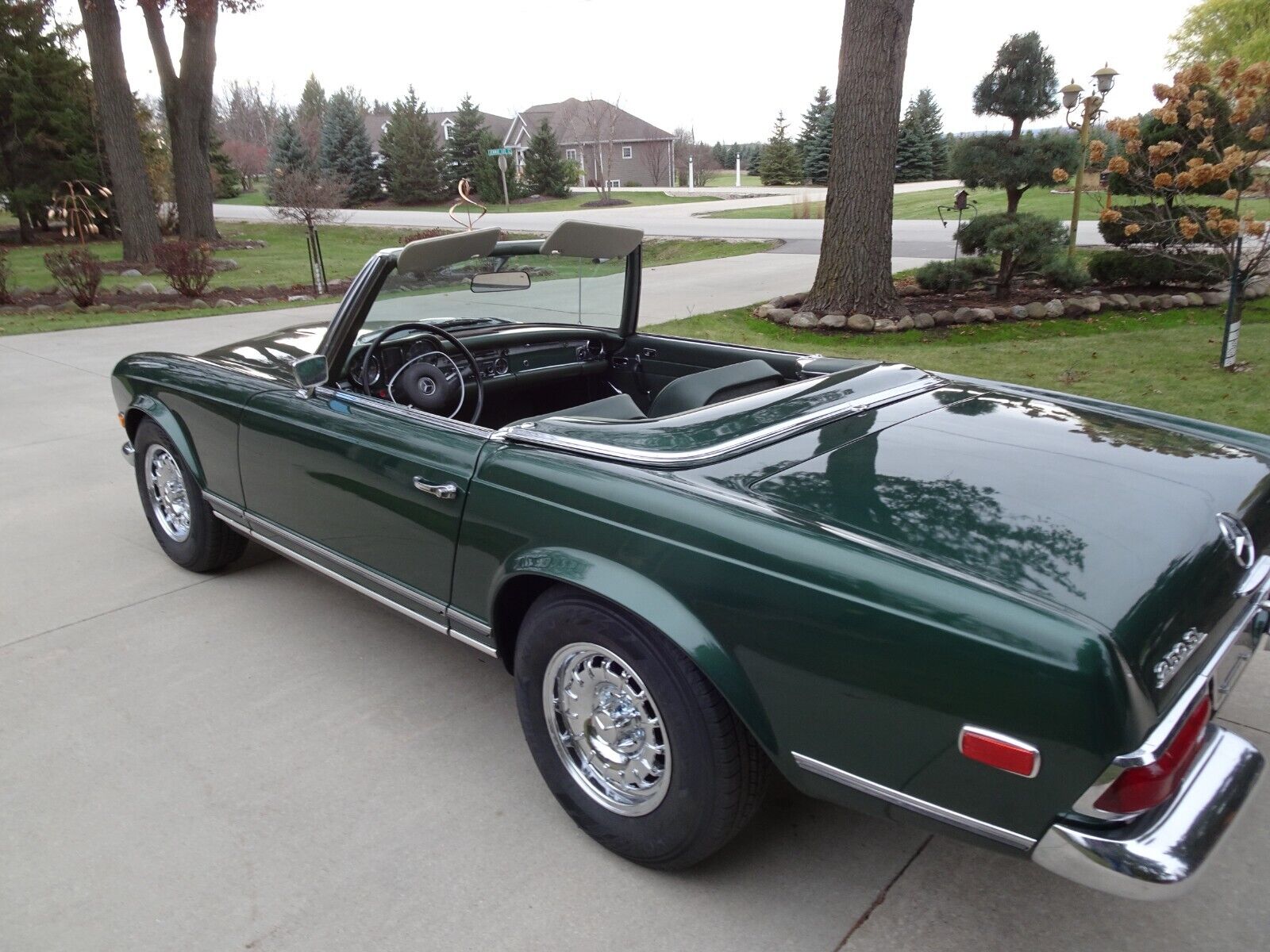 Mercedes-Benz-SL-Class-Cabriolet-1968-8