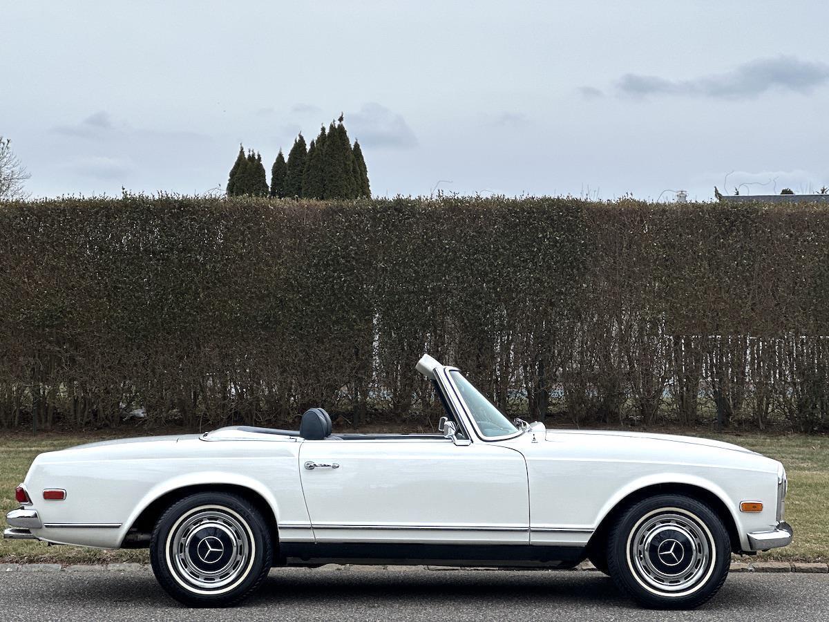 Mercedes-Benz-SL-Class-Cabriolet-1969-White-Blue-33574-11