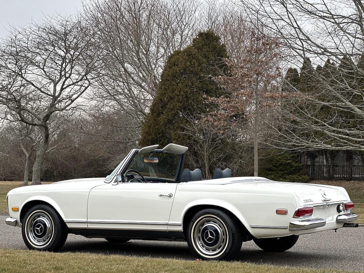 Mercedes-Benz-SL-Class-Cabriolet-1969-White-Blue-33574-16