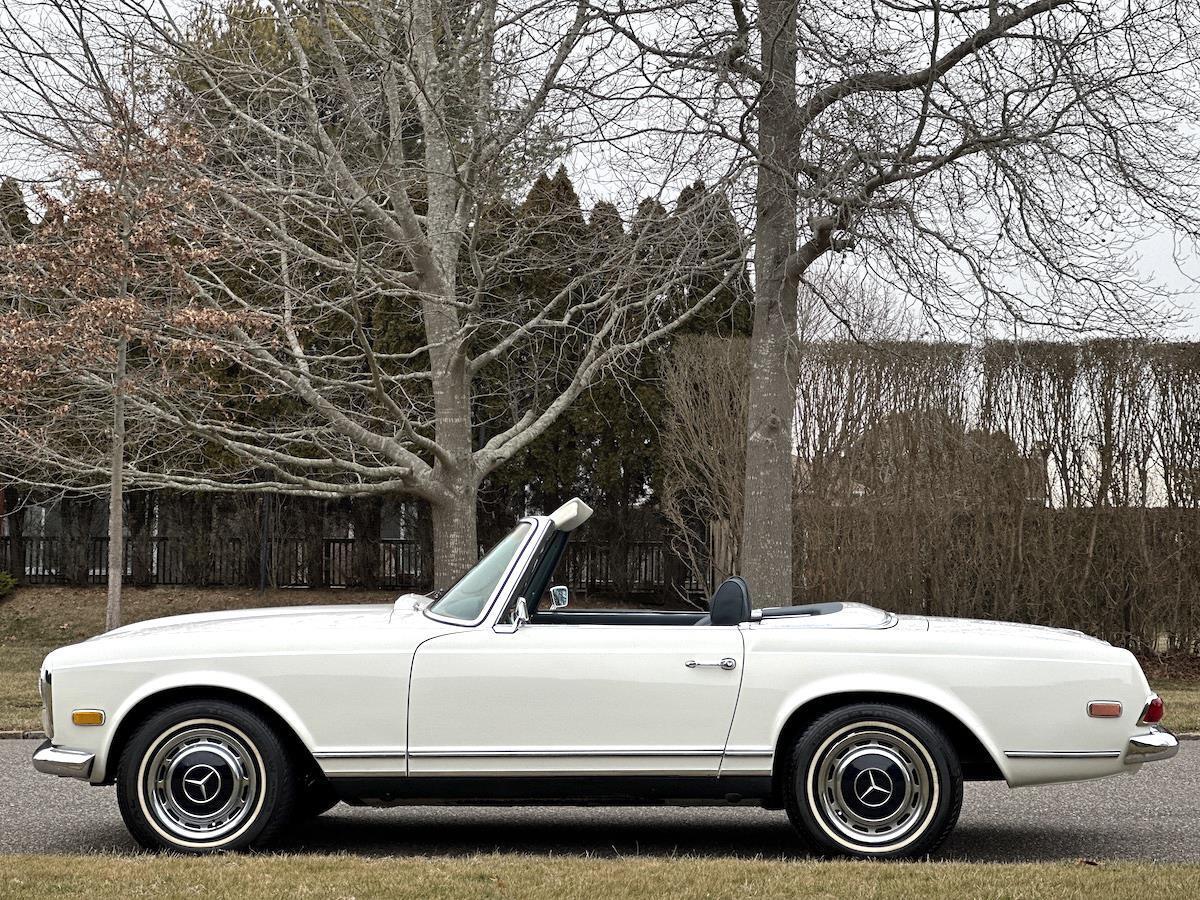 Mercedes-Benz-SL-Class-Cabriolet-1969-White-Blue-33574-17