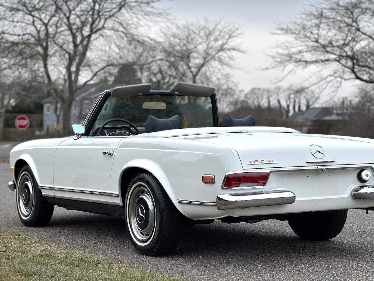 Mercedes-Benz-SL-Class-Cabriolet-1969-White-Blue-33574-22