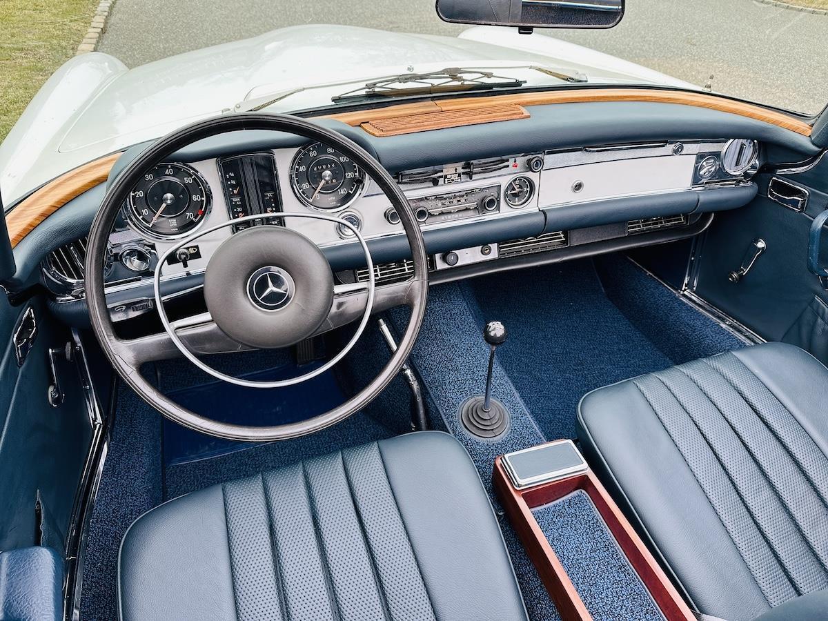 Mercedes-Benz-SL-Class-Cabriolet-1969-White-Blue-33574-35