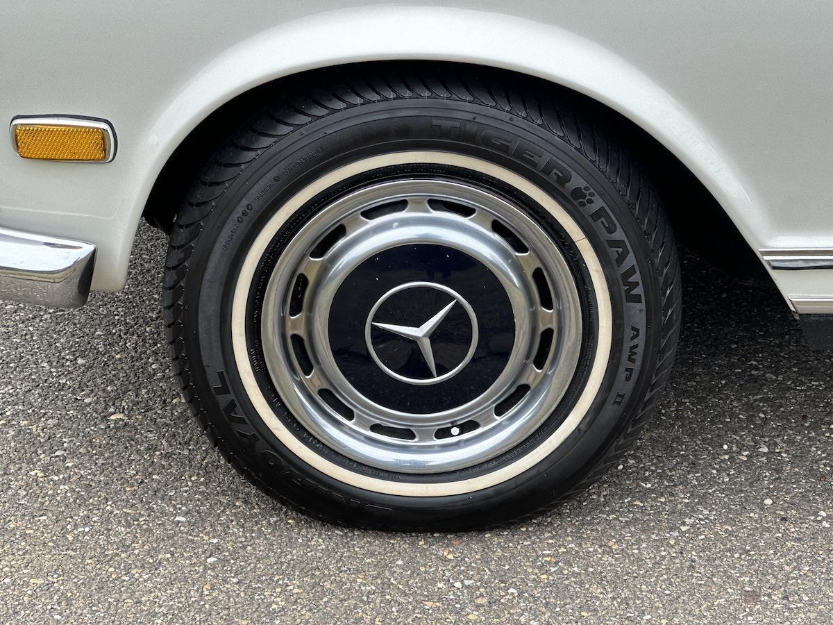 Mercedes-Benz-SL-Class-Cabriolet-1969-White-Blue-33574-7