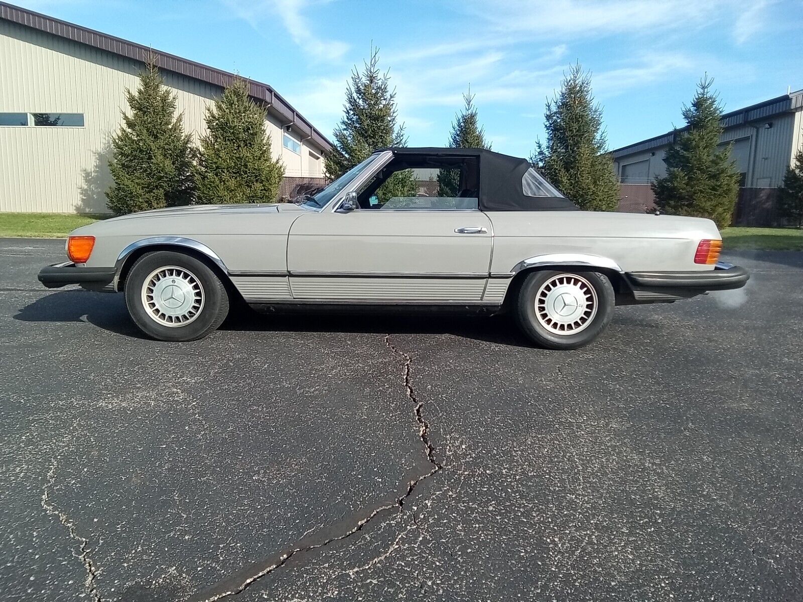 Mercedes-Benz-SL-Class-Cabriolet-1975-Gray-Black-292418-1