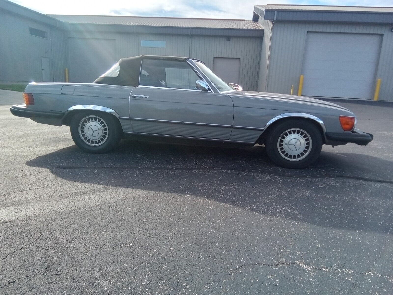 Mercedes-Benz-SL-Class-Cabriolet-1975-Gray-Black-292418-3