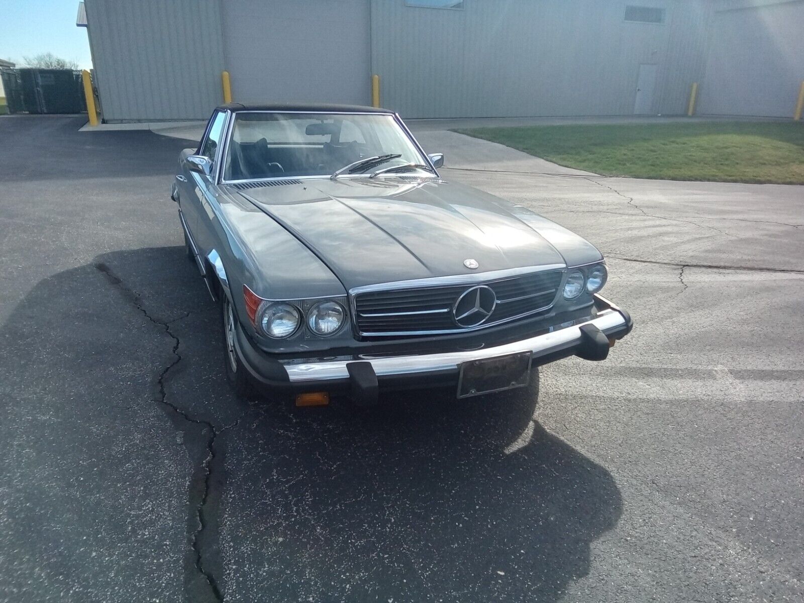 Mercedes-Benz-SL-Class-Cabriolet-1975-Gray-Black-292418-4