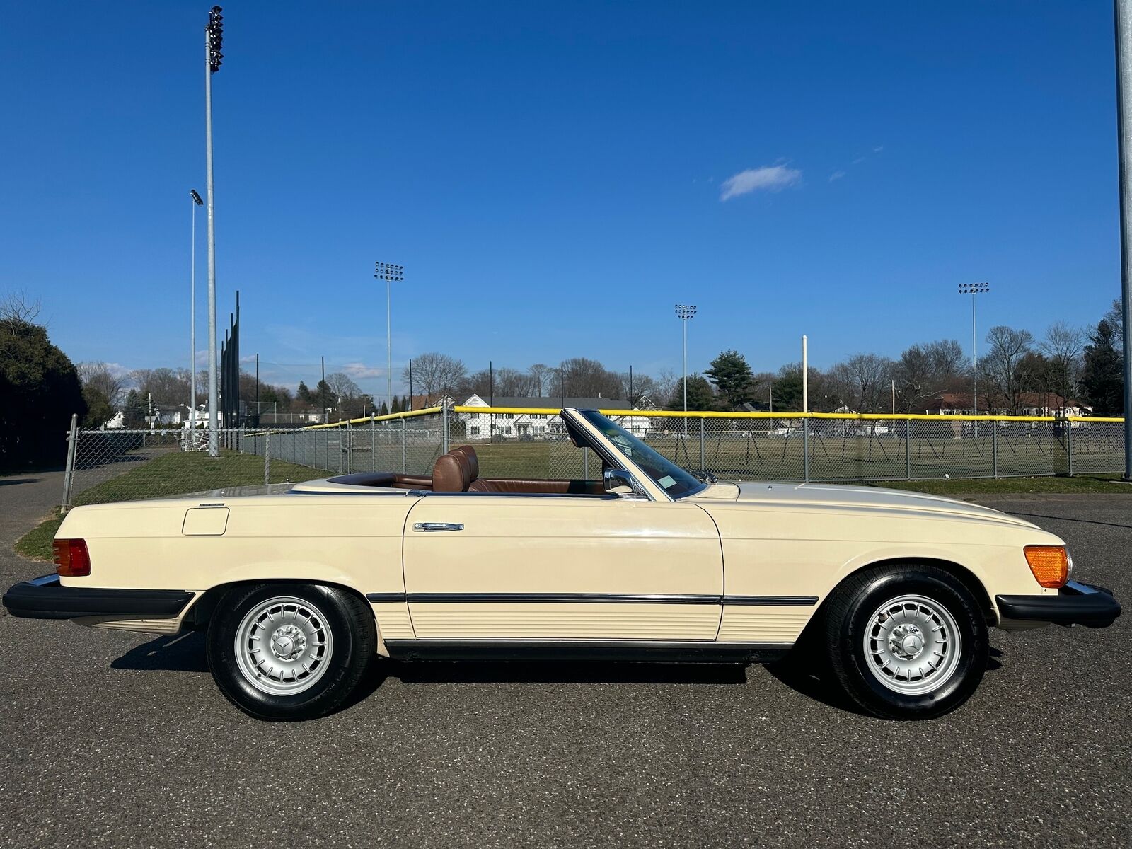 Mercedes-Benz-SL-Class-Cabriolet-1976-1