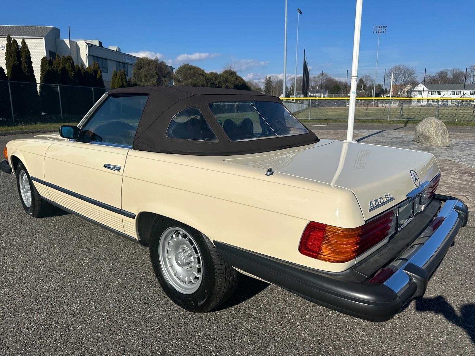 Mercedes-Benz-SL-Class-Cabriolet-1976-12