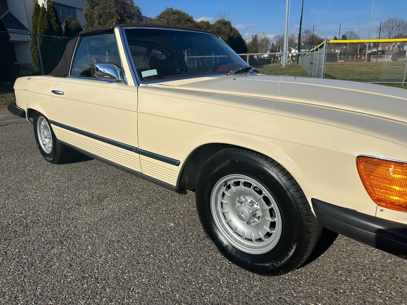 Mercedes-Benz-SL-Class-Cabriolet-1976-14