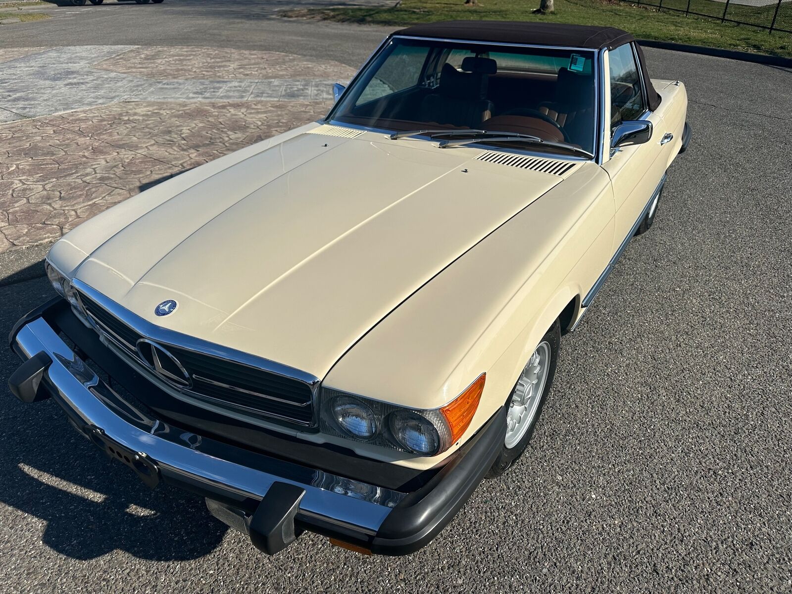 Mercedes-Benz-SL-Class-Cabriolet-1976-3