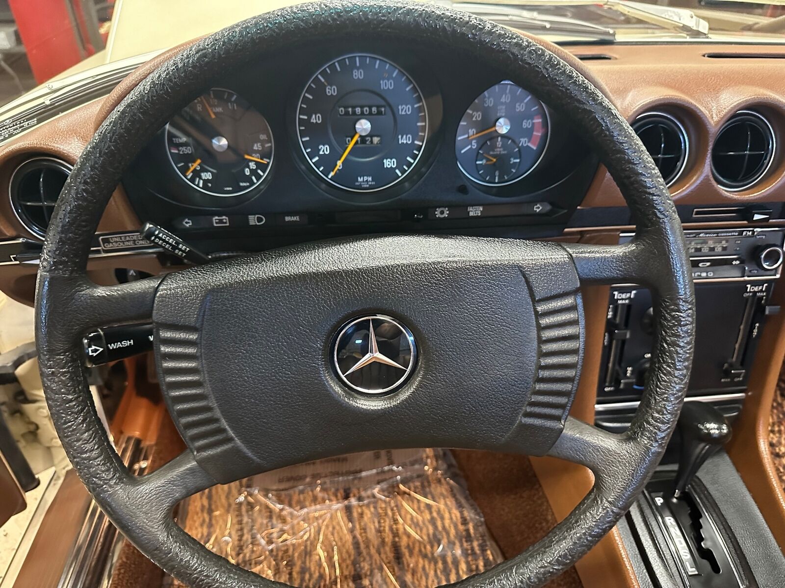 Mercedes-Benz-SL-Class-Cabriolet-1976-5