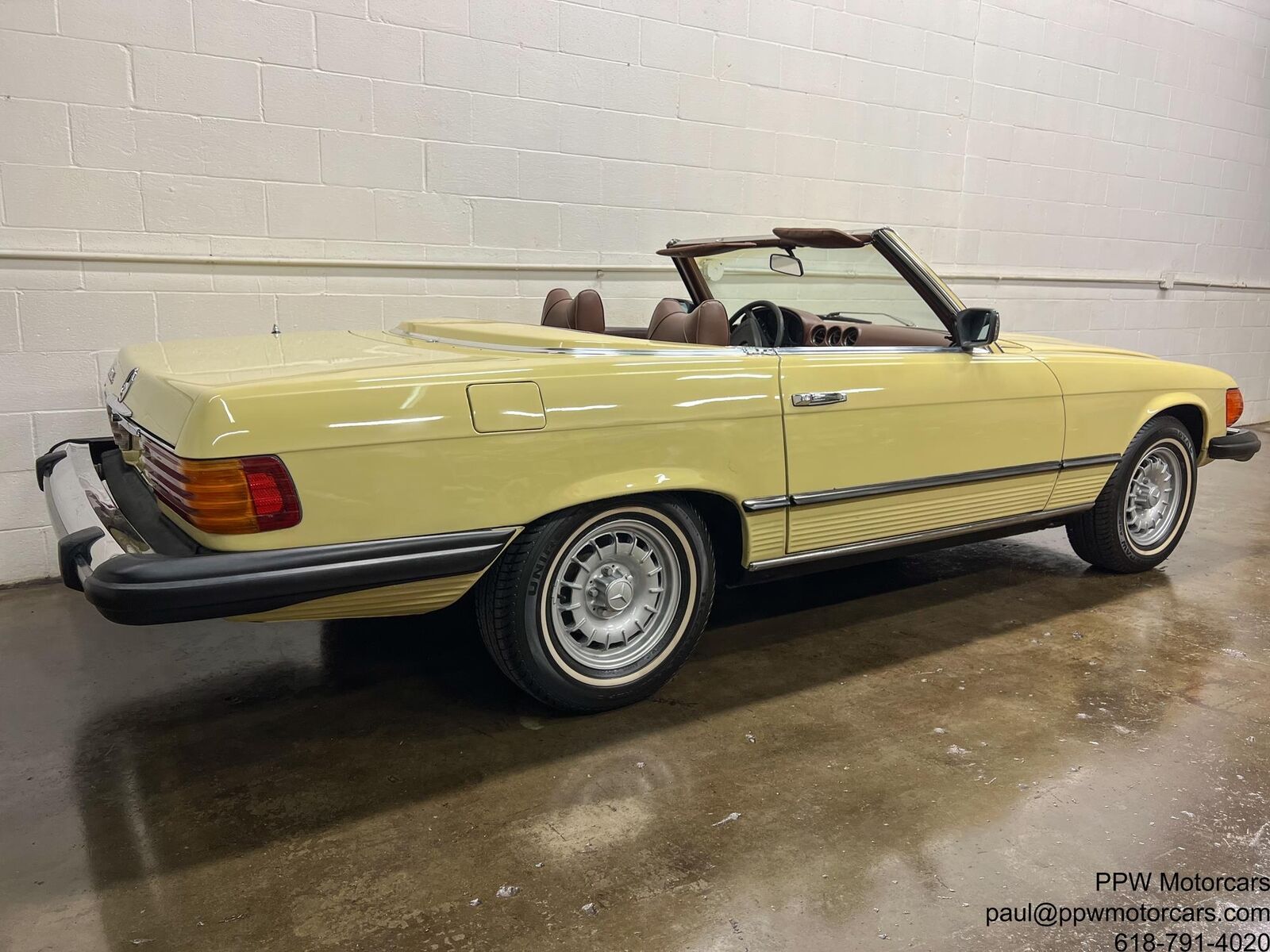 Mercedes-Benz-SL-Class-Cabriolet-1977-20