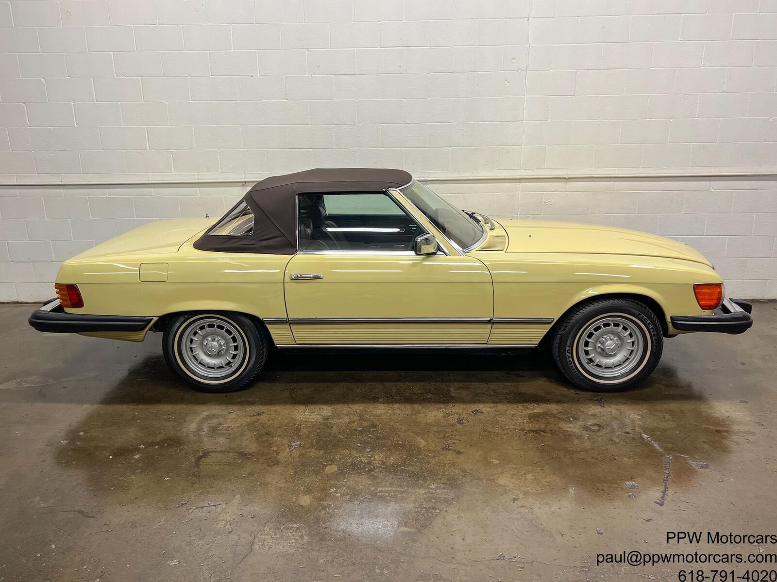 Mercedes-Benz-SL-Class-Cabriolet-1977-27