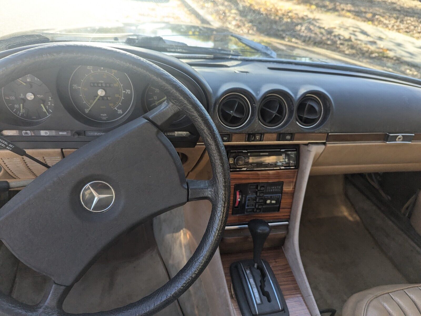 Mercedes-Benz-SL-Class-Cabriolet-1980-15