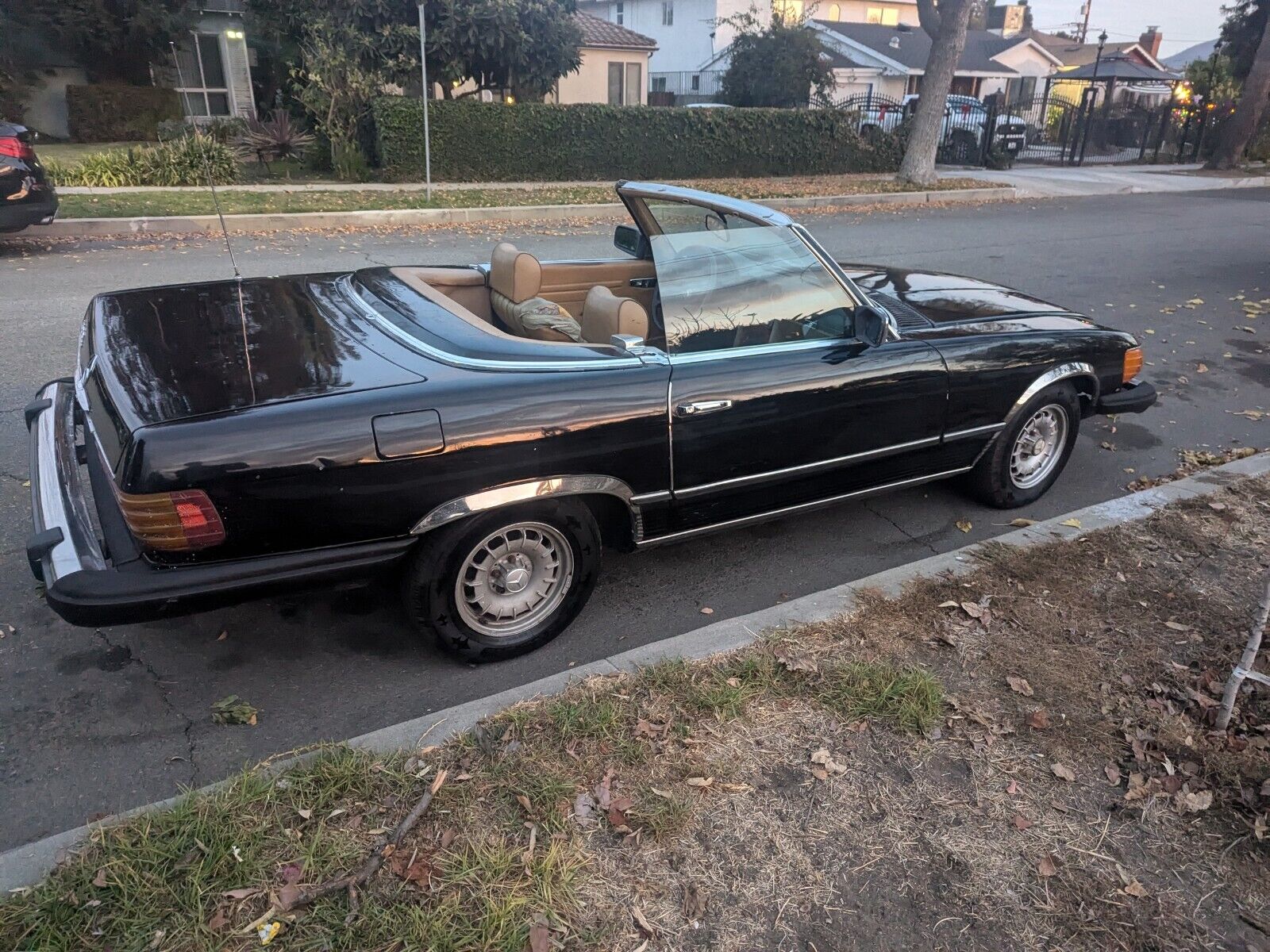 Mercedes-Benz-SL-Class-Cabriolet-1980-3