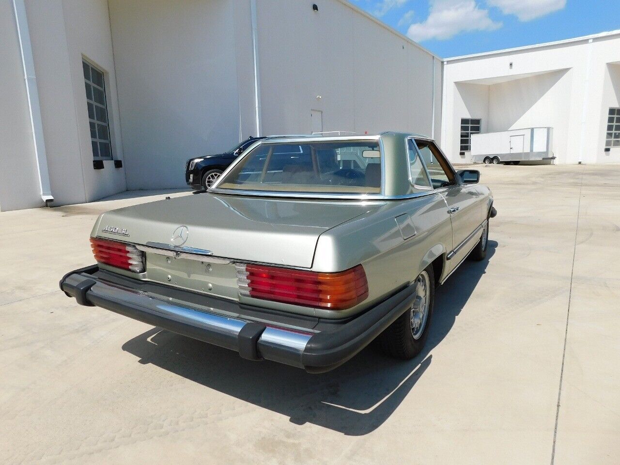 Mercedes-Benz-SL-Class-Cabriolet-1980-Green-Saddle-171035-10