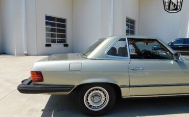 Mercedes-Benz-SL-Class-Cabriolet-1980-Green-Saddle-171035-11