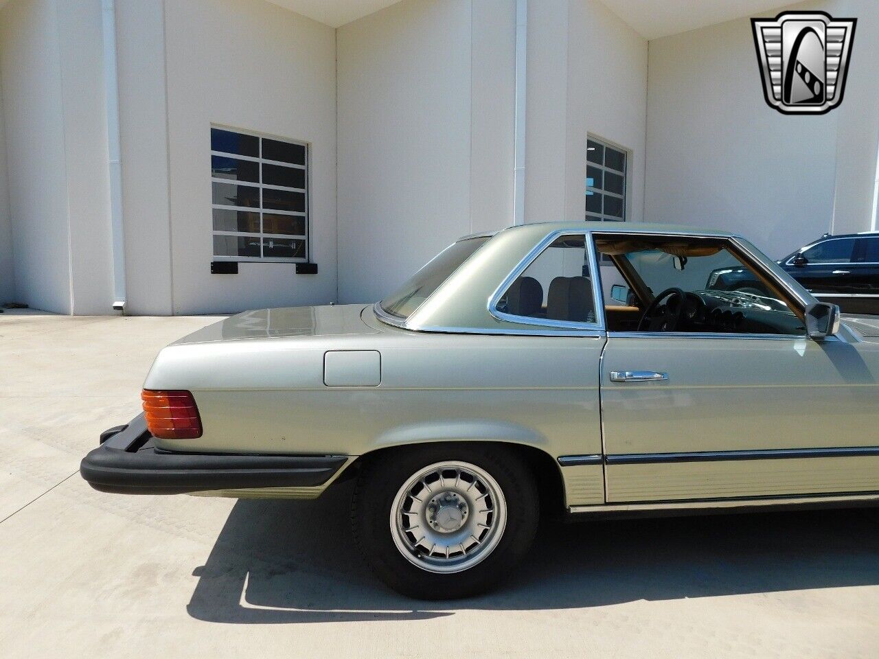 Mercedes-Benz-SL-Class-Cabriolet-1980-Green-Saddle-171035-11